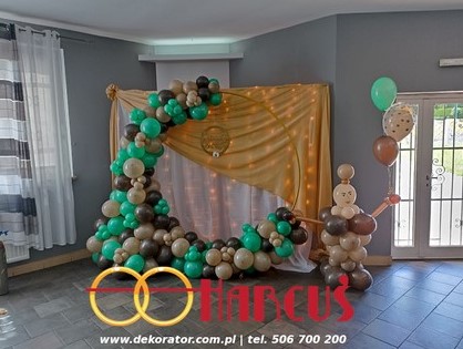 Koło z balonami do zdjęć na chrzest - Restauracja OPA OPA Bielawa