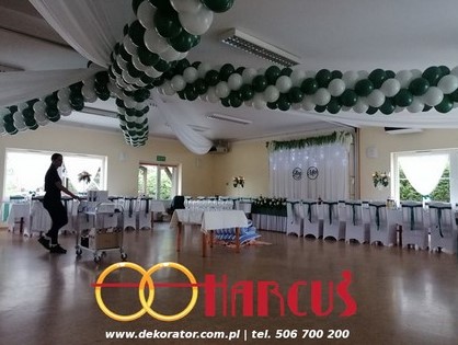 Dekoracja sali weselnej w kolorze butelkowej zieleni - Włóki Sala Gminna